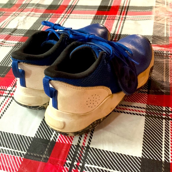 💧 Under Armor Zone BB Basketball Shoes 💧 - Picture 1 of 4